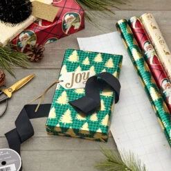 Hallmark Traditional 3-Pack Foil Christmas Wrapping Paper Assortment, 60 Sq. Ft. -Hallmark Foil Christmas Wrapping Paper Assortment 5JXW1065 03